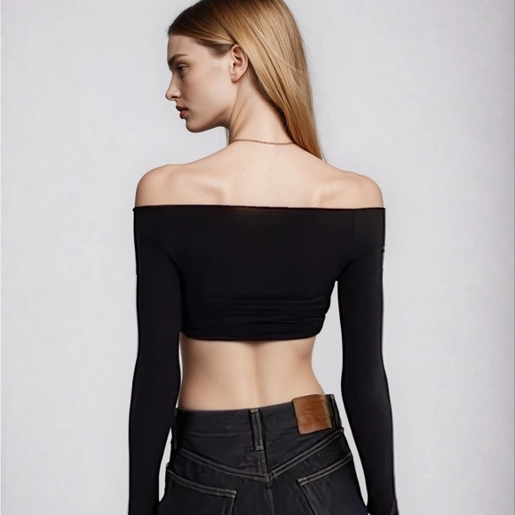 Elegant Black Off-Shoulder Crop Top Orseund Iris like helsa - Picture 2 of 4